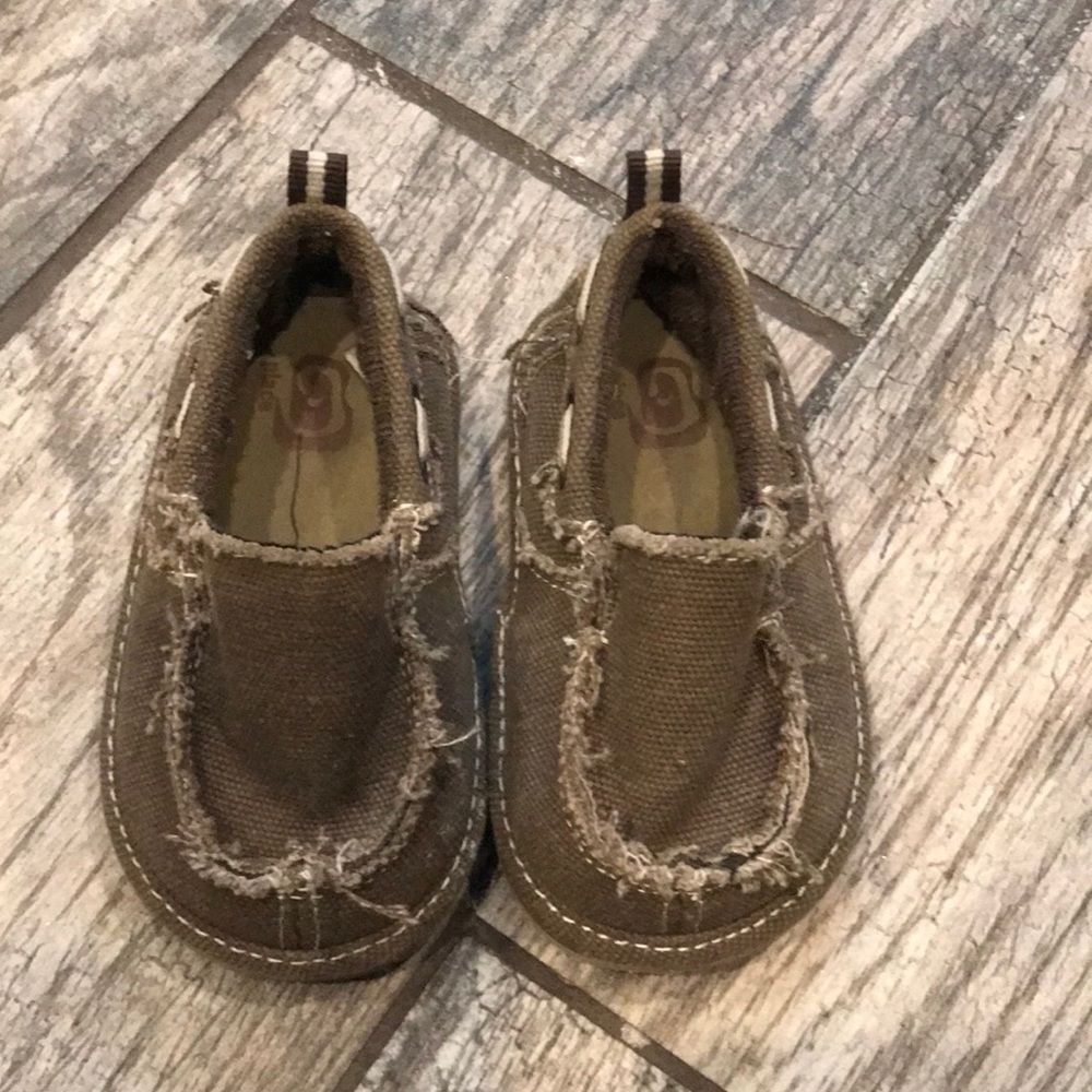 Children’s Place shoes size 4